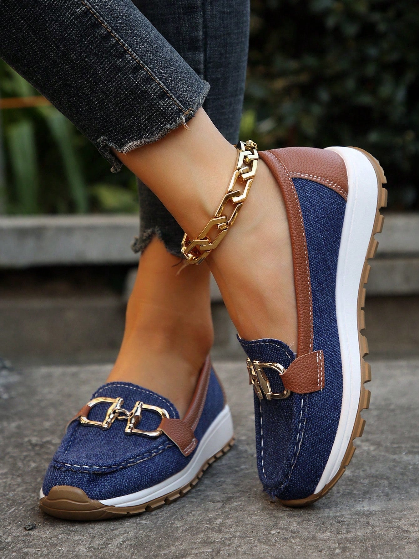ELLIE | Flat moccasins with buckle closure