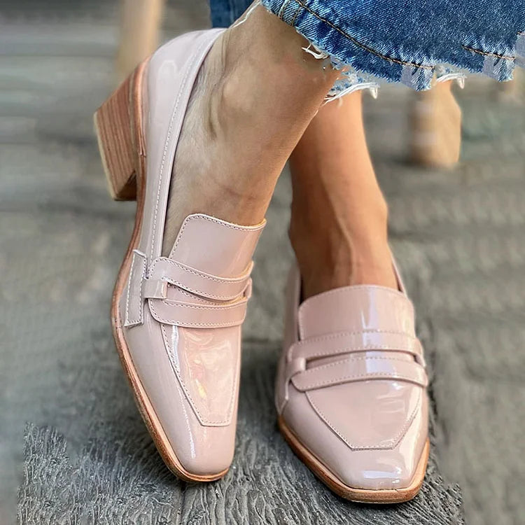 REMI | Loafer with wide heel and shiny finish