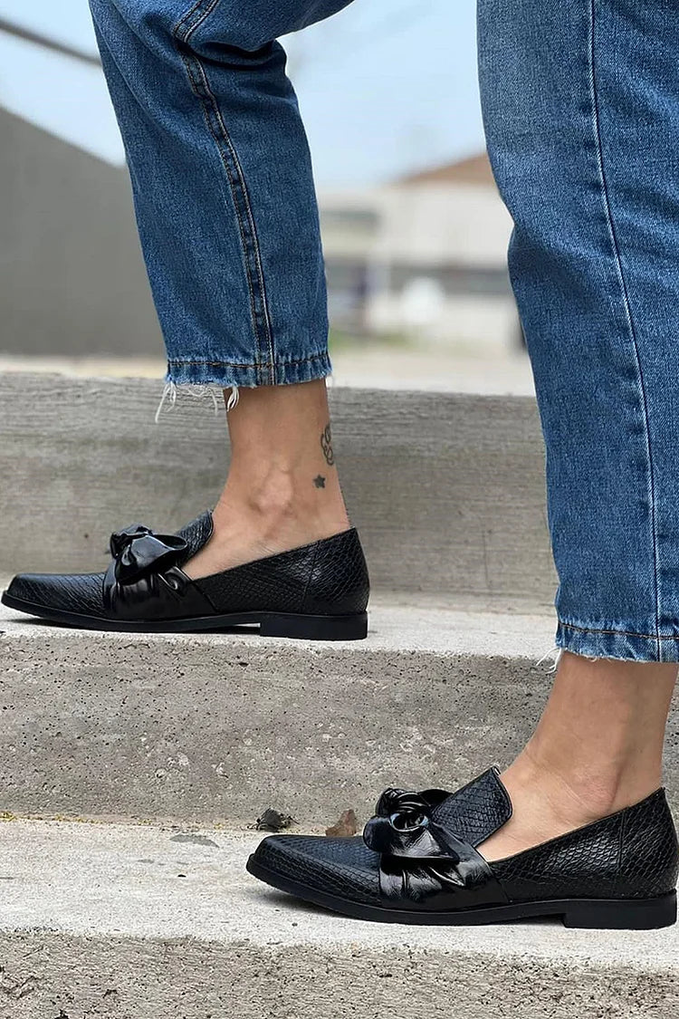 EDEN | Black loafer with oversized bow