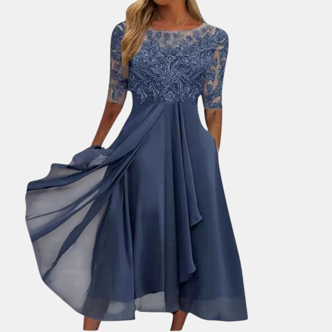 CHLOE | Refined lace dress with three-quarter sleeves