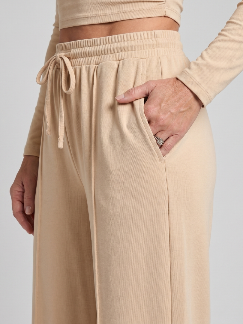 AVAM | Set with wide-leg pants