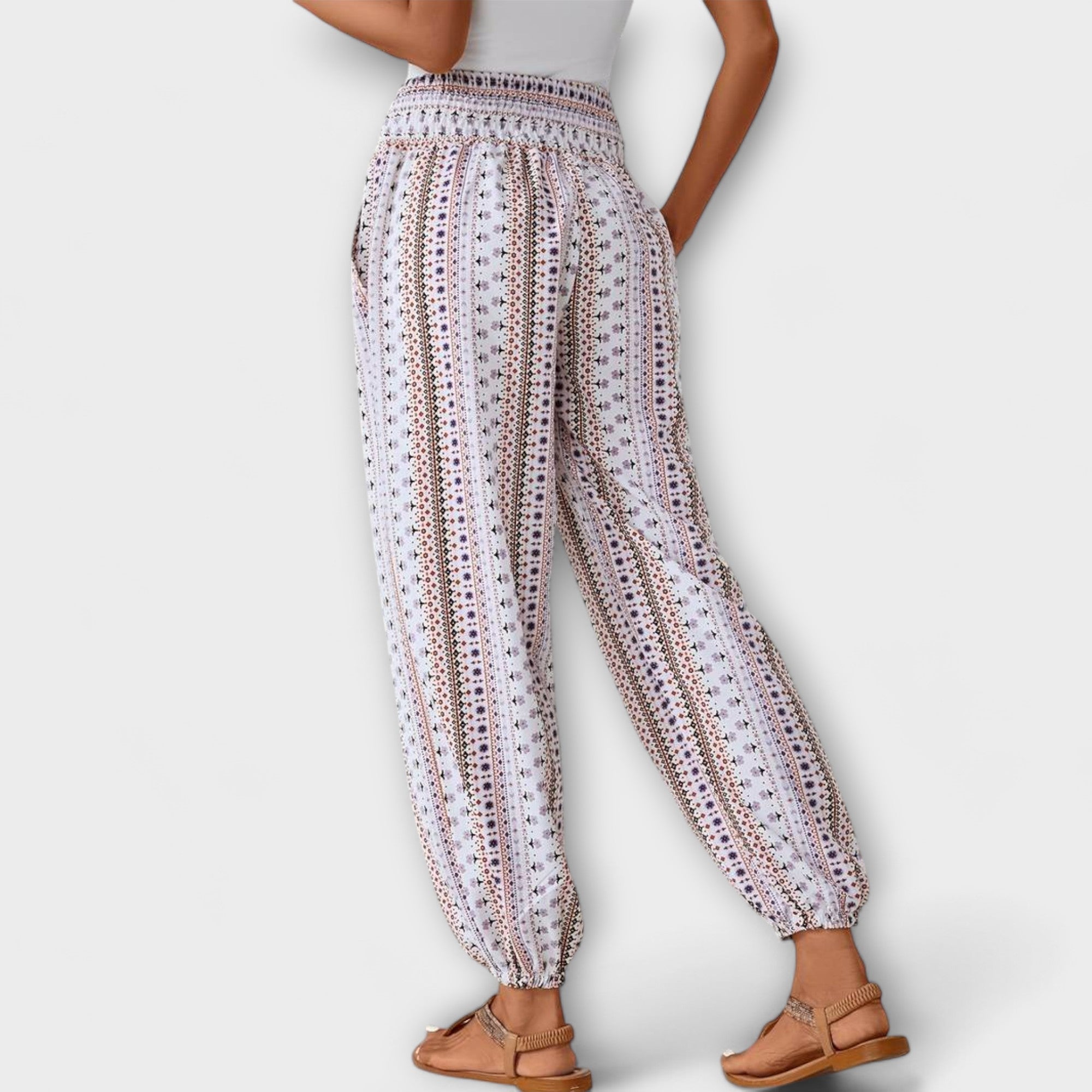 SCARLETT | Pants with ethnic graphic print