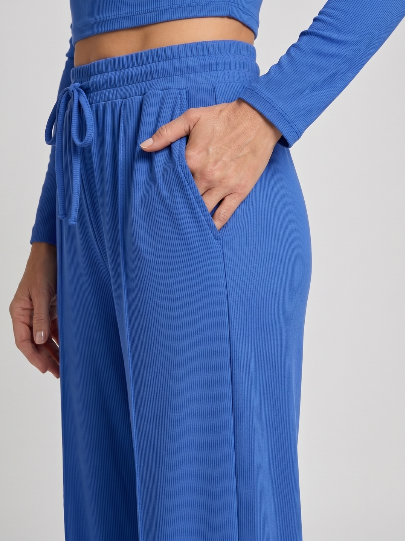AVAM | Set with wide-leg pants