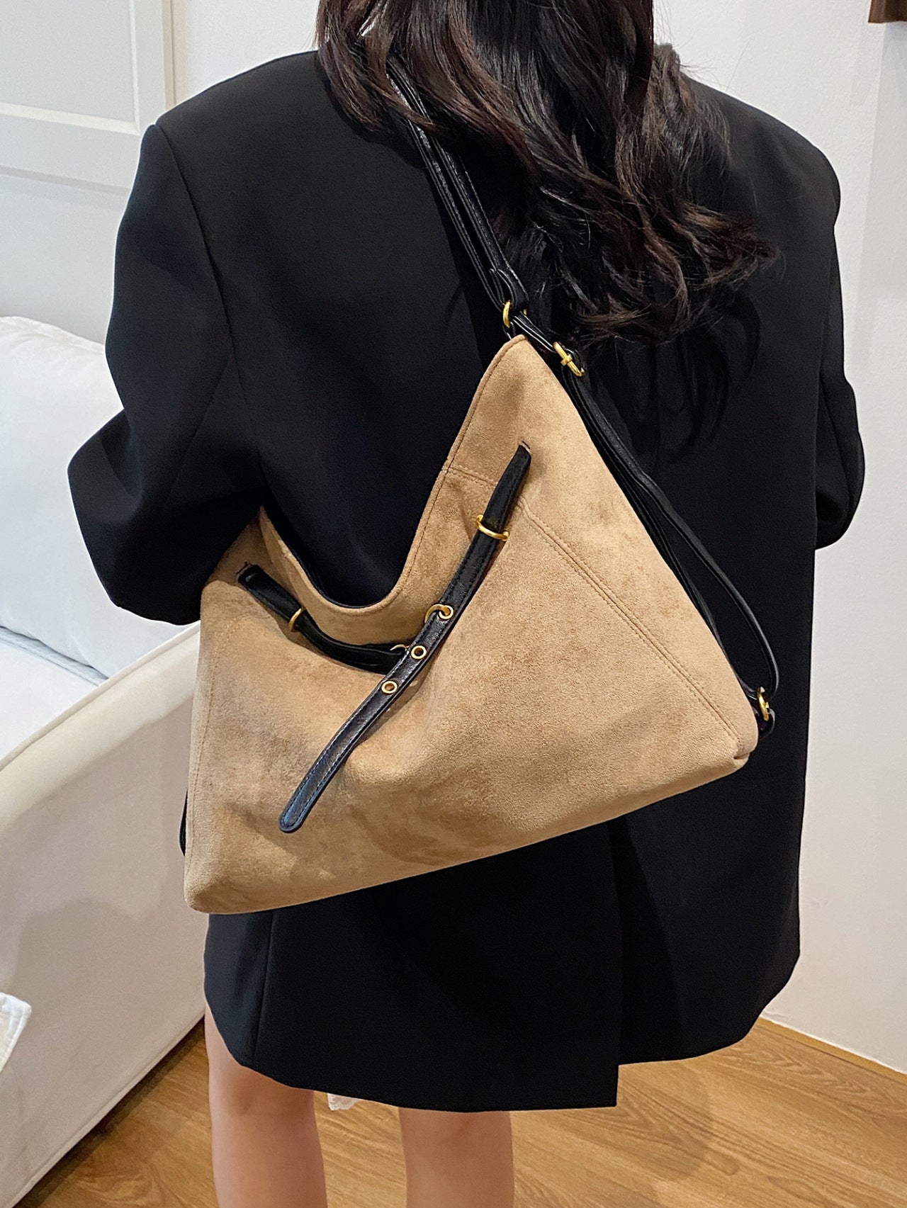 PAULINA | Square crossbody bag in suede
