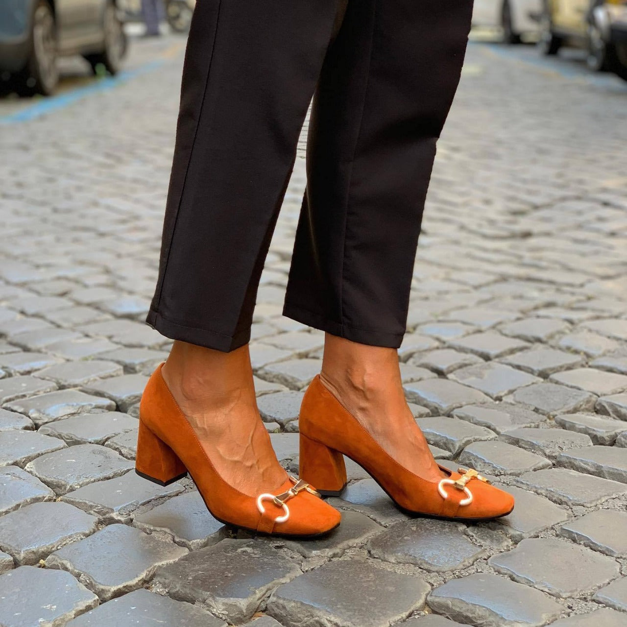 SIENNA | Wide-heel pumps with gold detail
