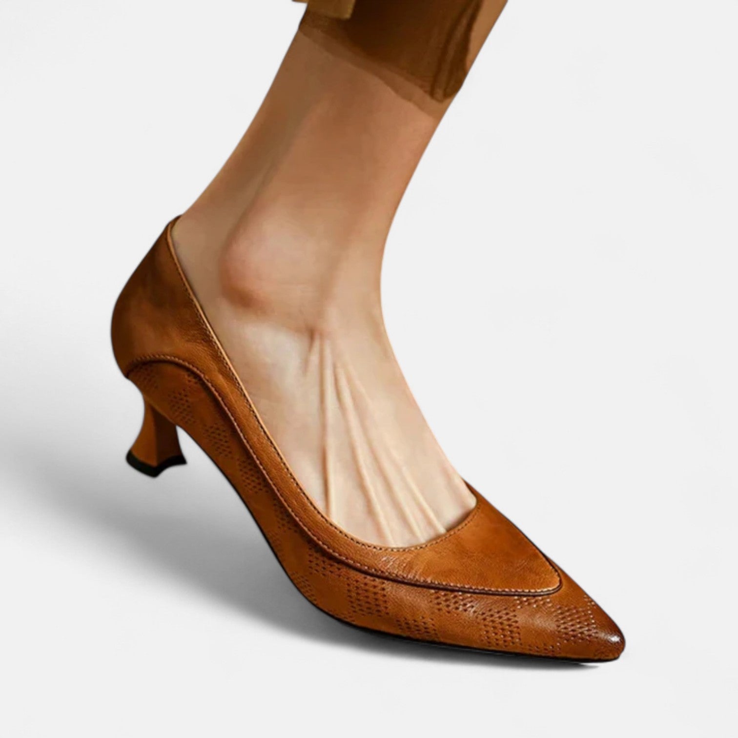 LARA | Pointed-toe kitten heels in genuine leather