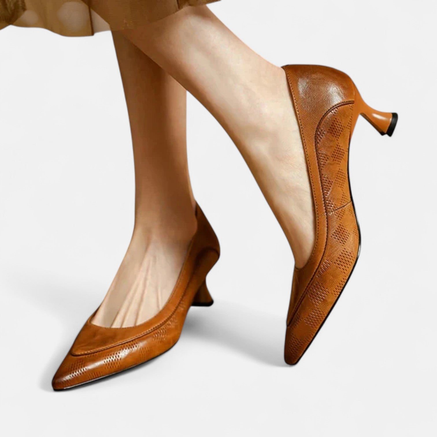 LARA | Pointed-toe kitten heels in genuine leather