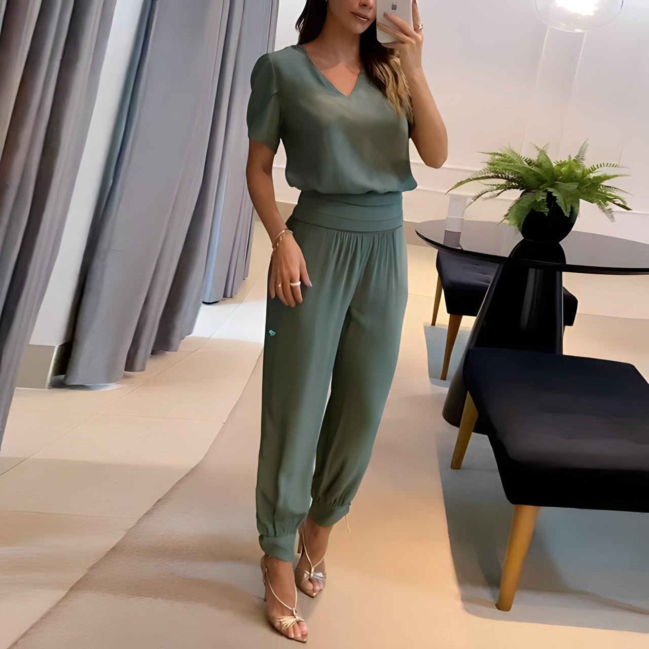DAPHNE | V-neck blouse and tapered pants set
