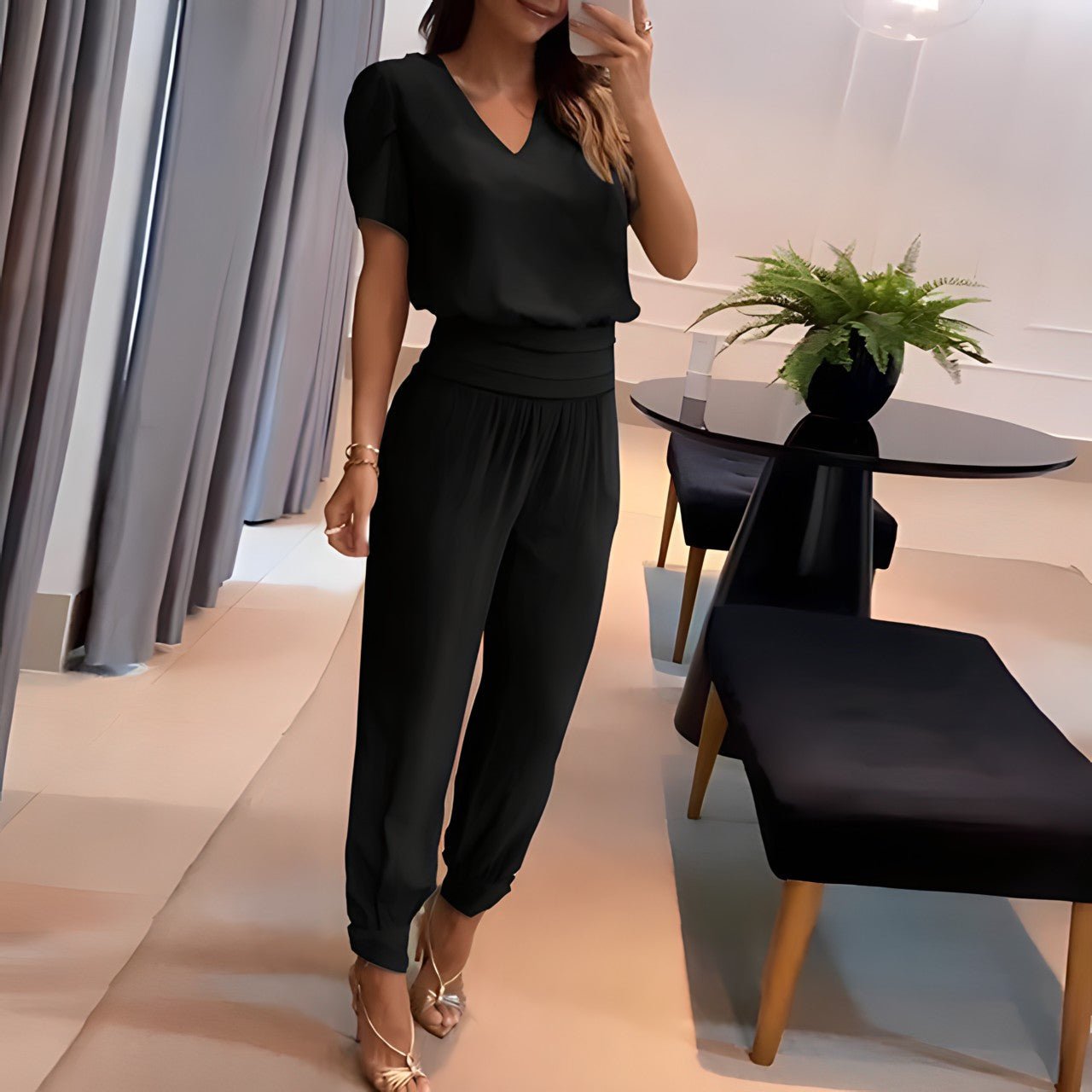 DAPHNE | V-neck blouse and tapered pants set