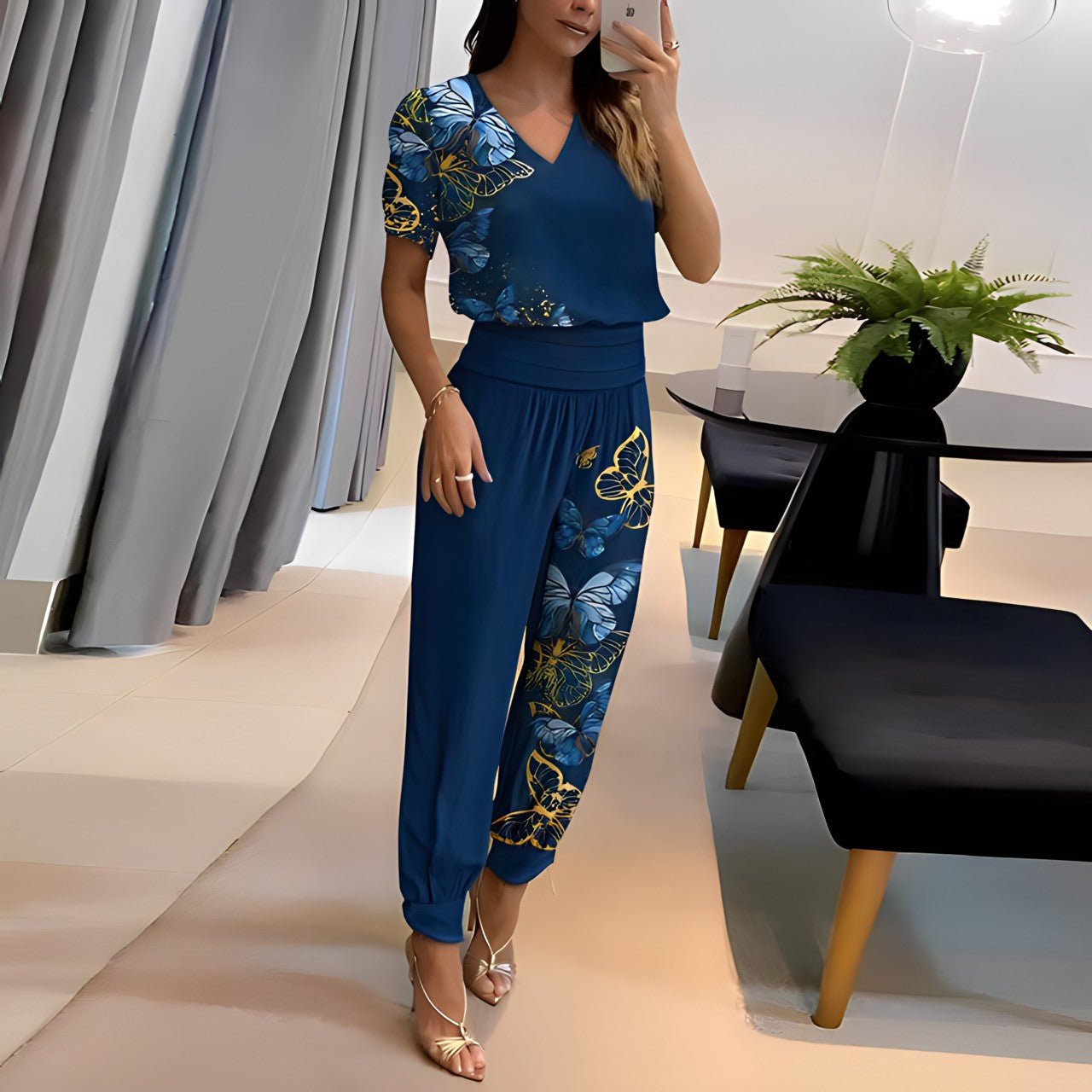 DAPHNE | V-neck blouse and tapered pants set