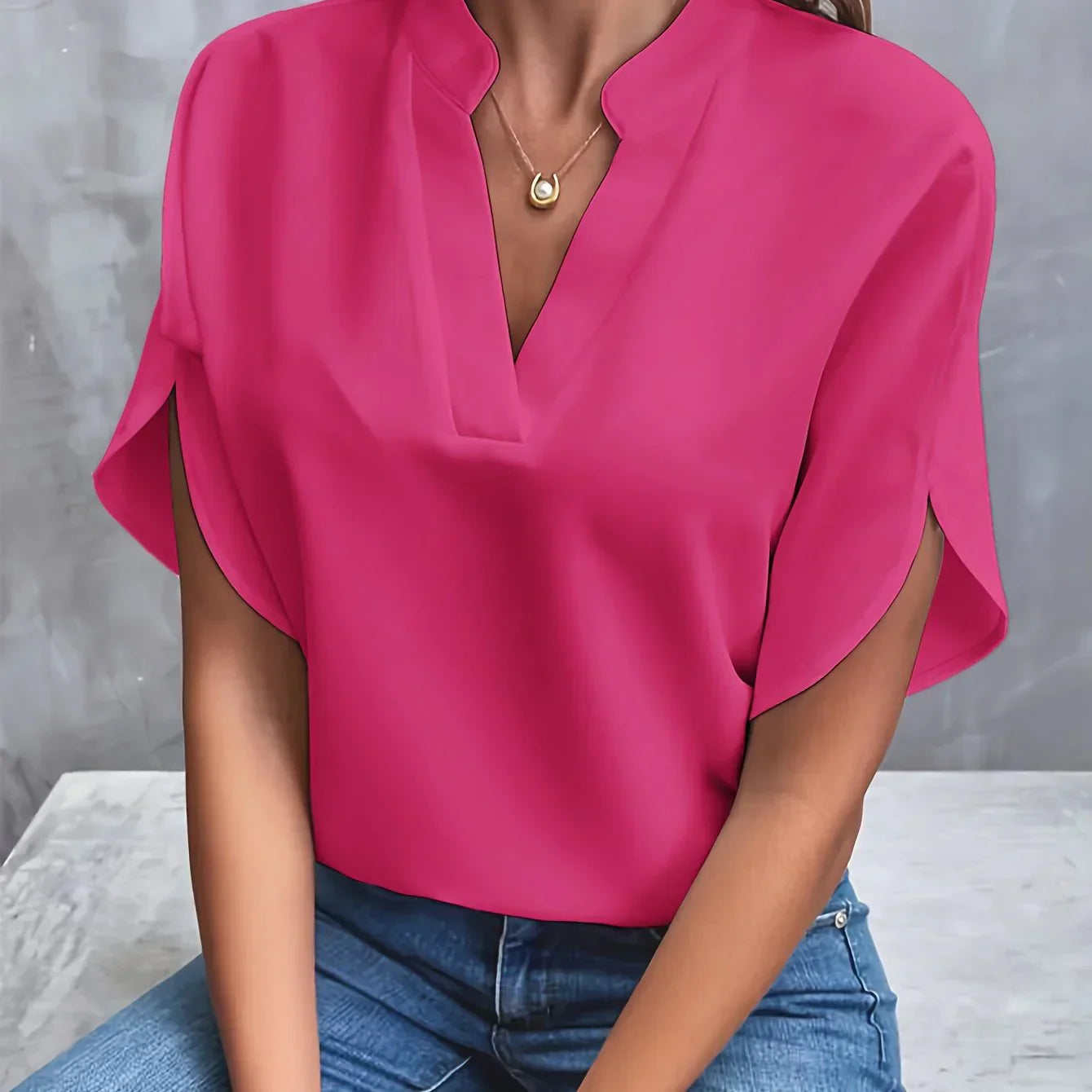 ELEANOR | Blouse with split V-neck and short sleeves