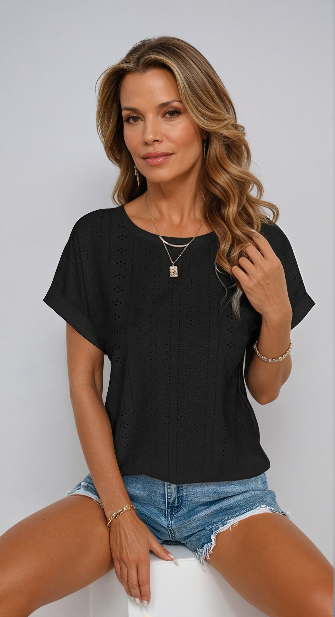 BECKY | Relaxed eyelet top with airy fabric