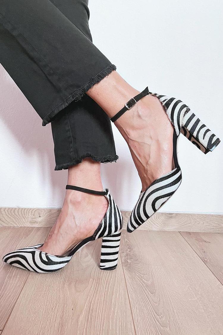 SIENNA | Ankle-strap pump in zebra print