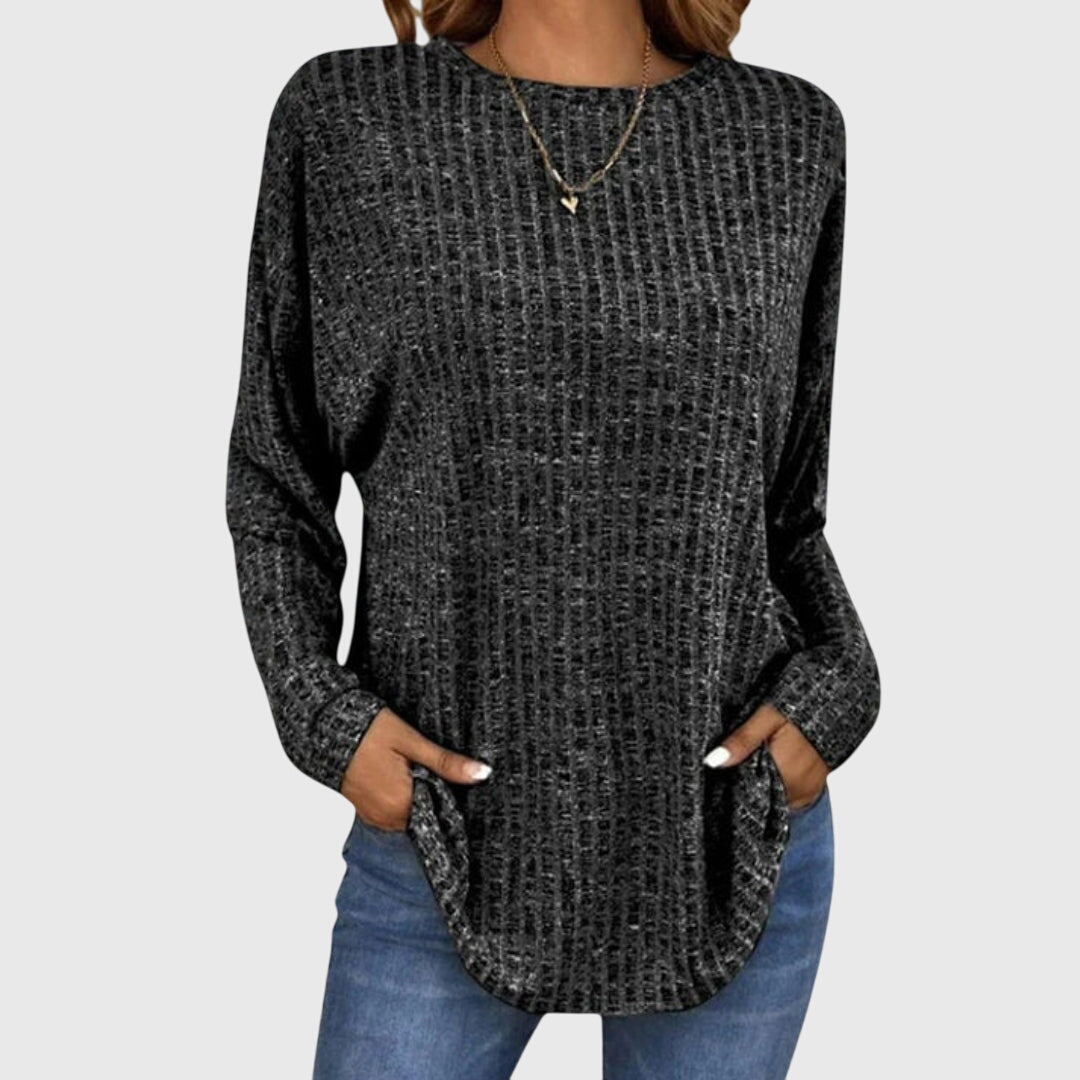 GENESIS | Rounded-neck everyday top with relaxed fit