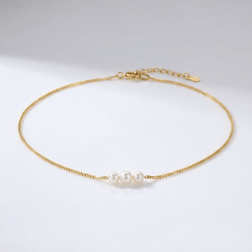 CLEO | Gold-tone necklace with pearl trio pendant