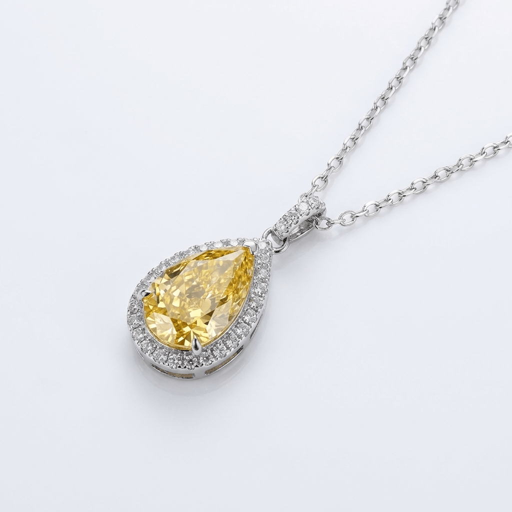 AURORA | Pear-cut diamond pendant necklace