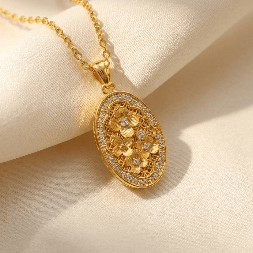 GLORIA | Filigree pendant necklace with floral design