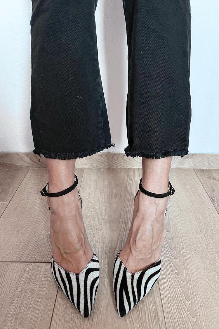 SIENNA | Ankle-strap pump in zebra print