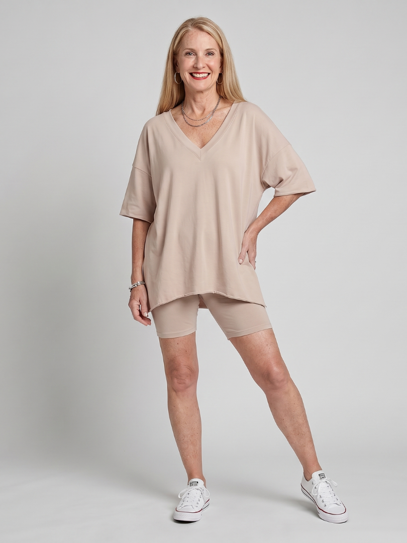 LUCINDA | Set with V-neck top and shorts