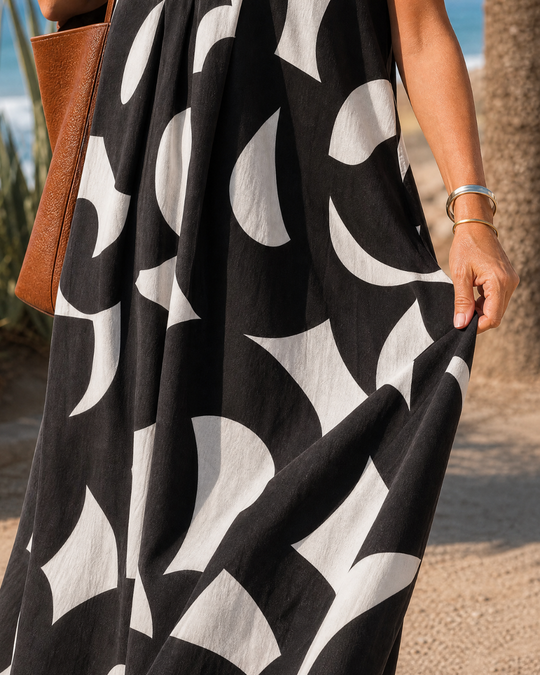 VERAIN | V-neck midi dress with abstract print