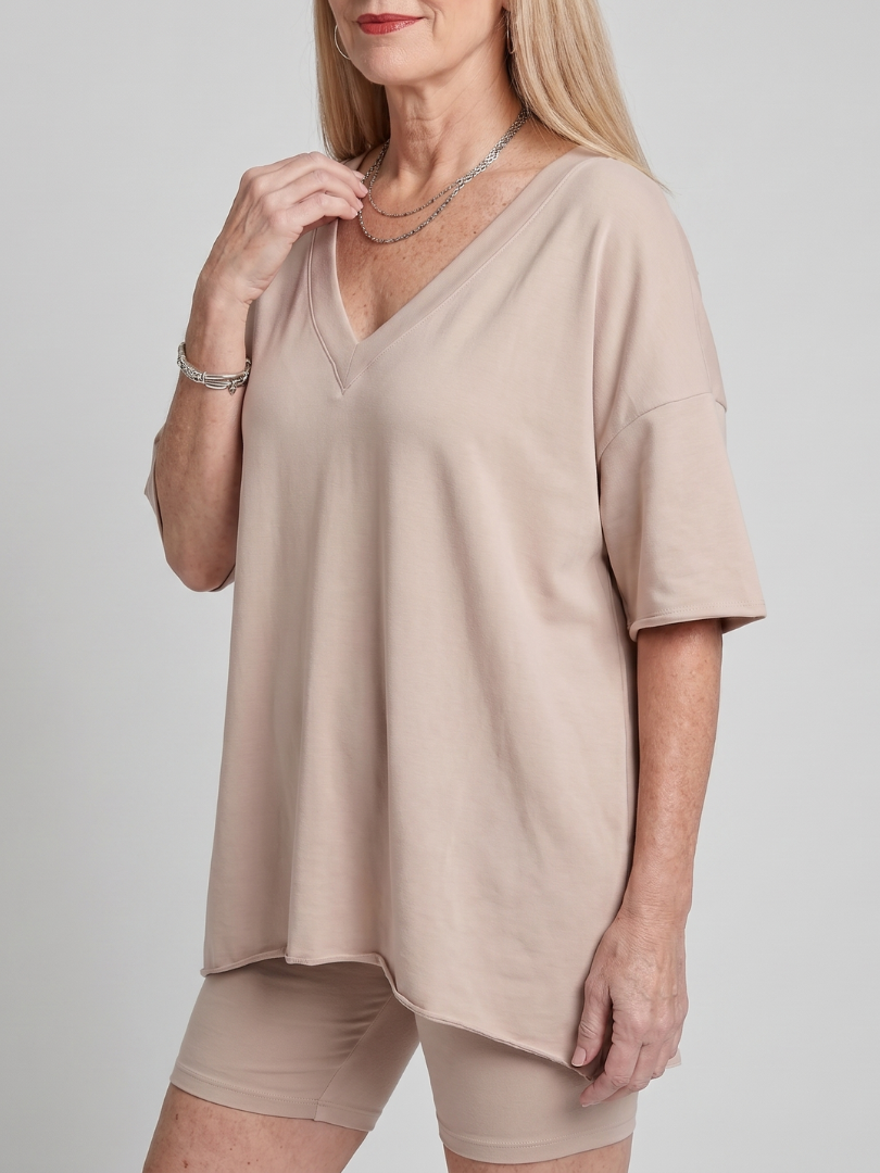 LUCINDA | Set with V-neck top and shorts