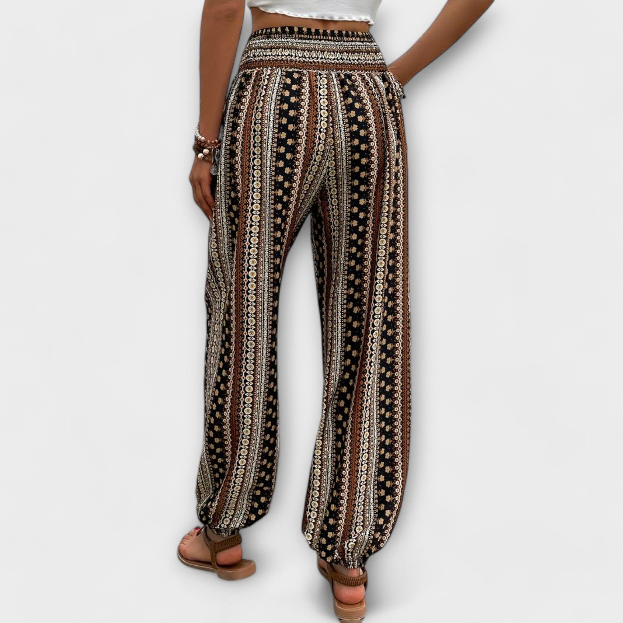 SCARLETT | Pants with ethnic graphic print