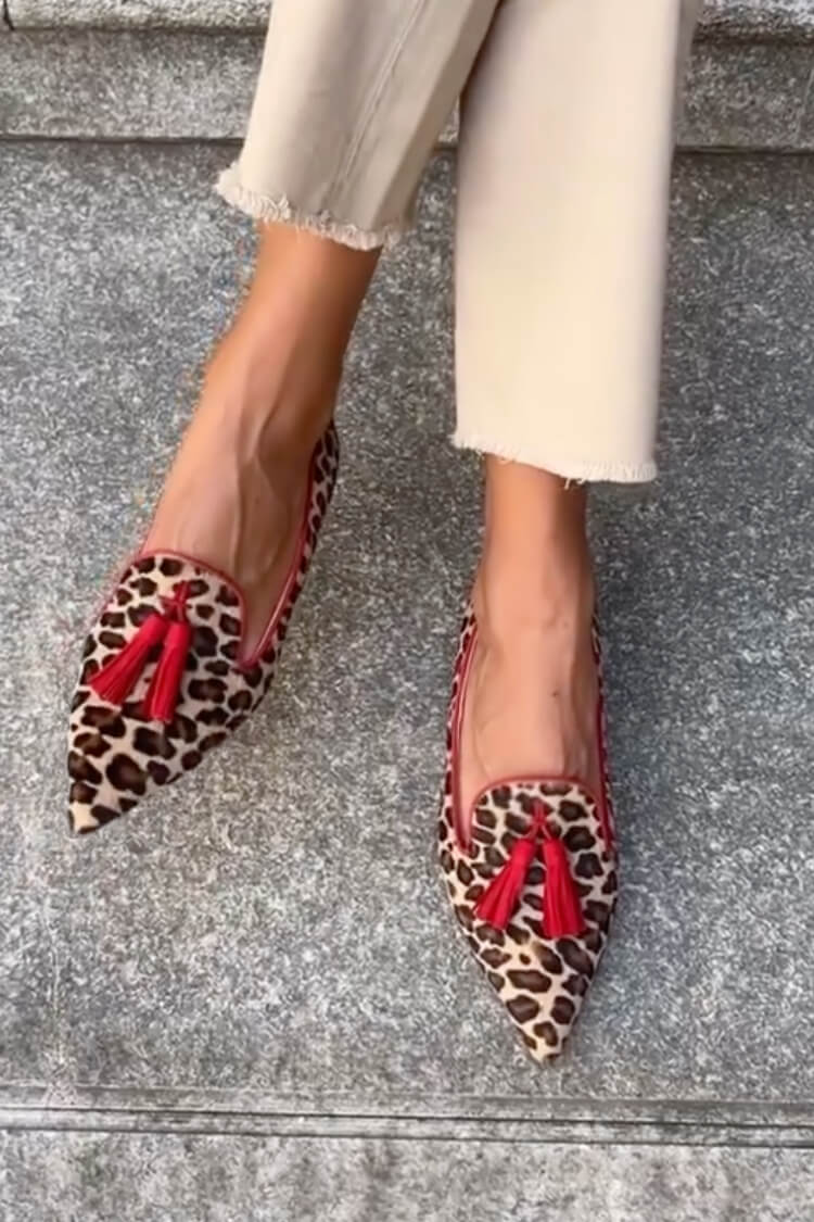 NOVA | Pointed loafer with tassel detail