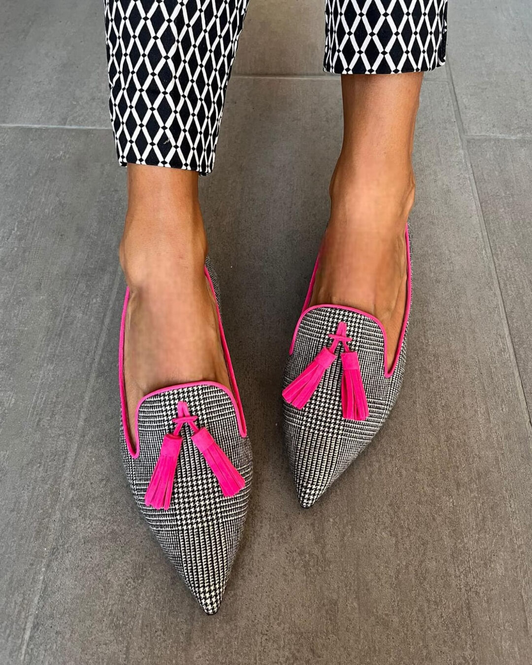 REMI | Pointed loafer with neon fringe trim