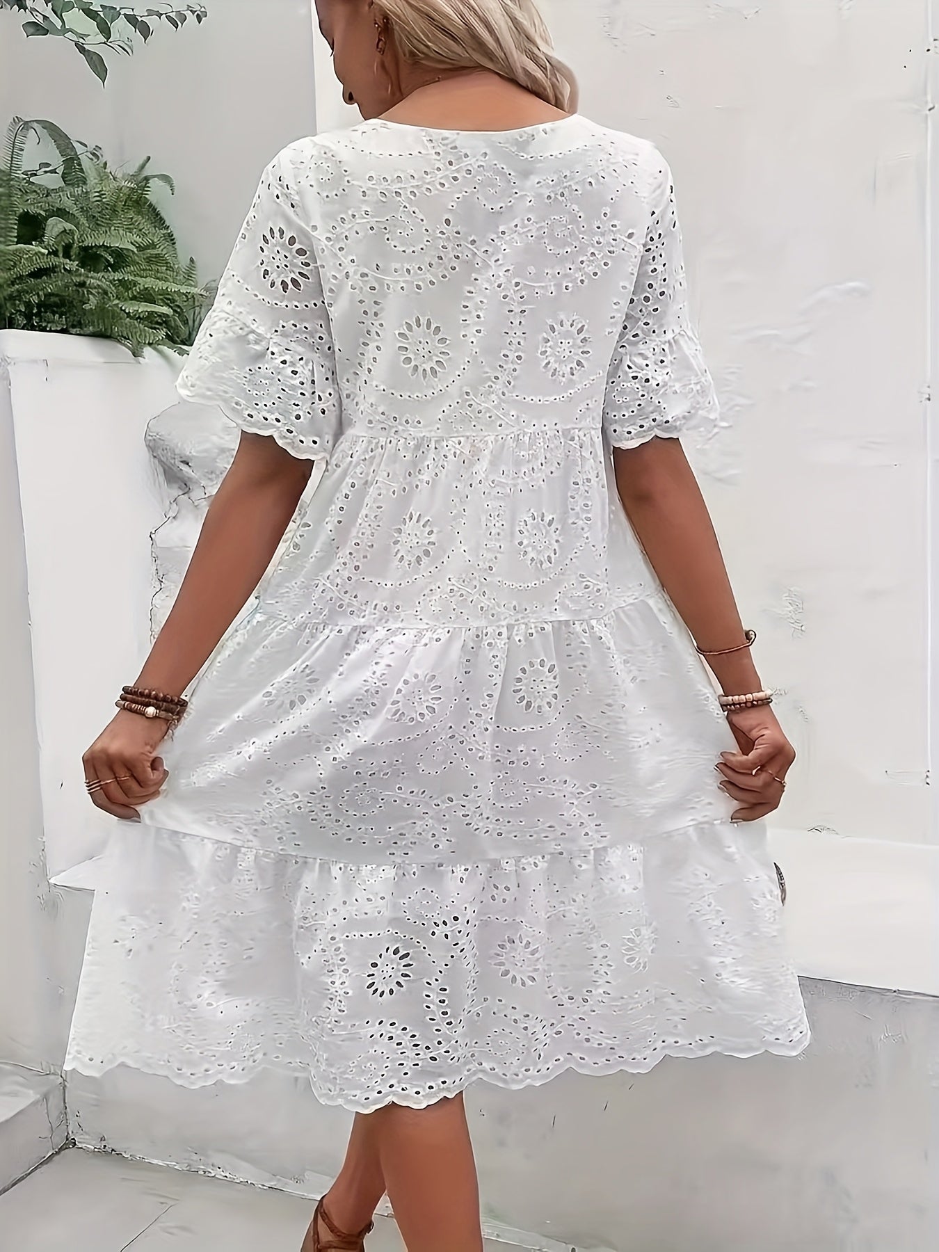 AURORA | Embroidered lace dress with round neck