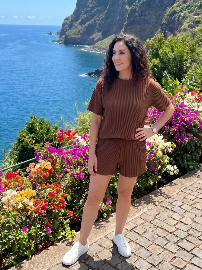BELLA | Set with crew neck top and shorts