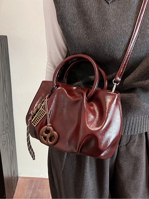 ALICE | Pleated shoulder bag with magnetic closure
