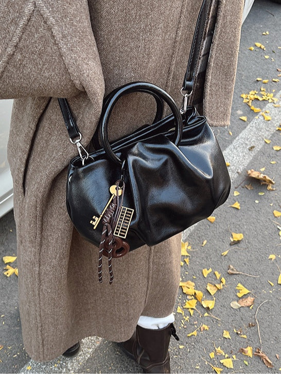 ALICE | Pleated shoulder bag with magnetic closure