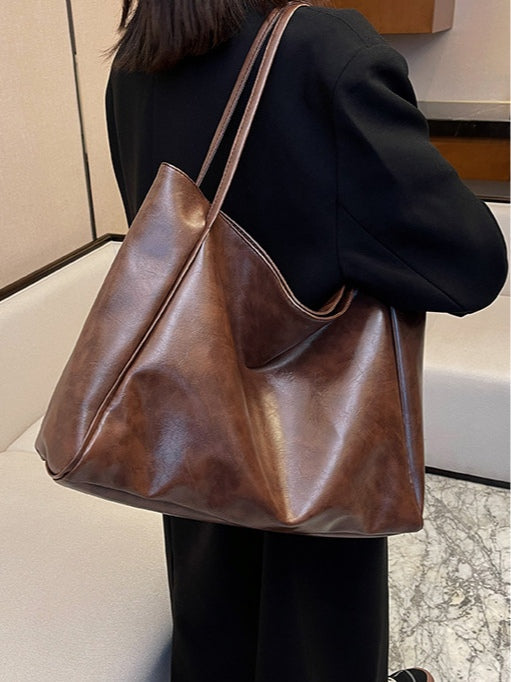 BEATRICE | Soft-touch bucket bag with magnetic closure