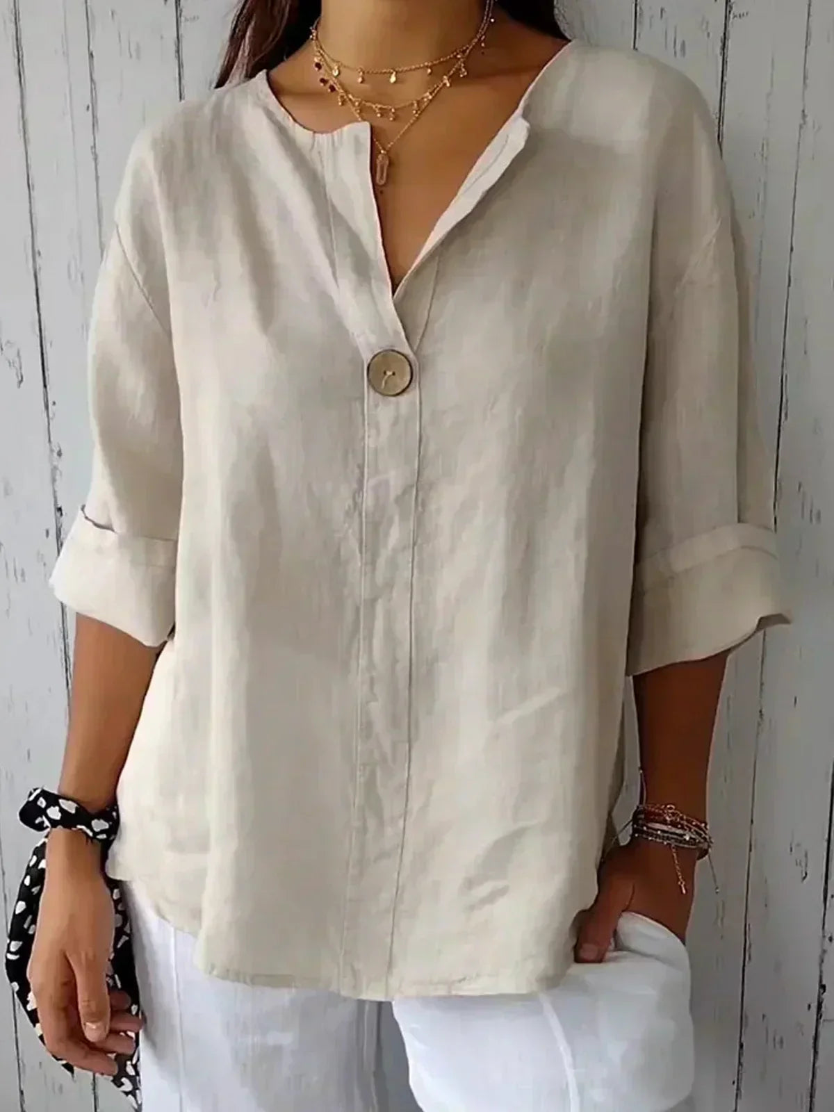 MIRA | Short-sleeve V-neck blouse with relaxed fit