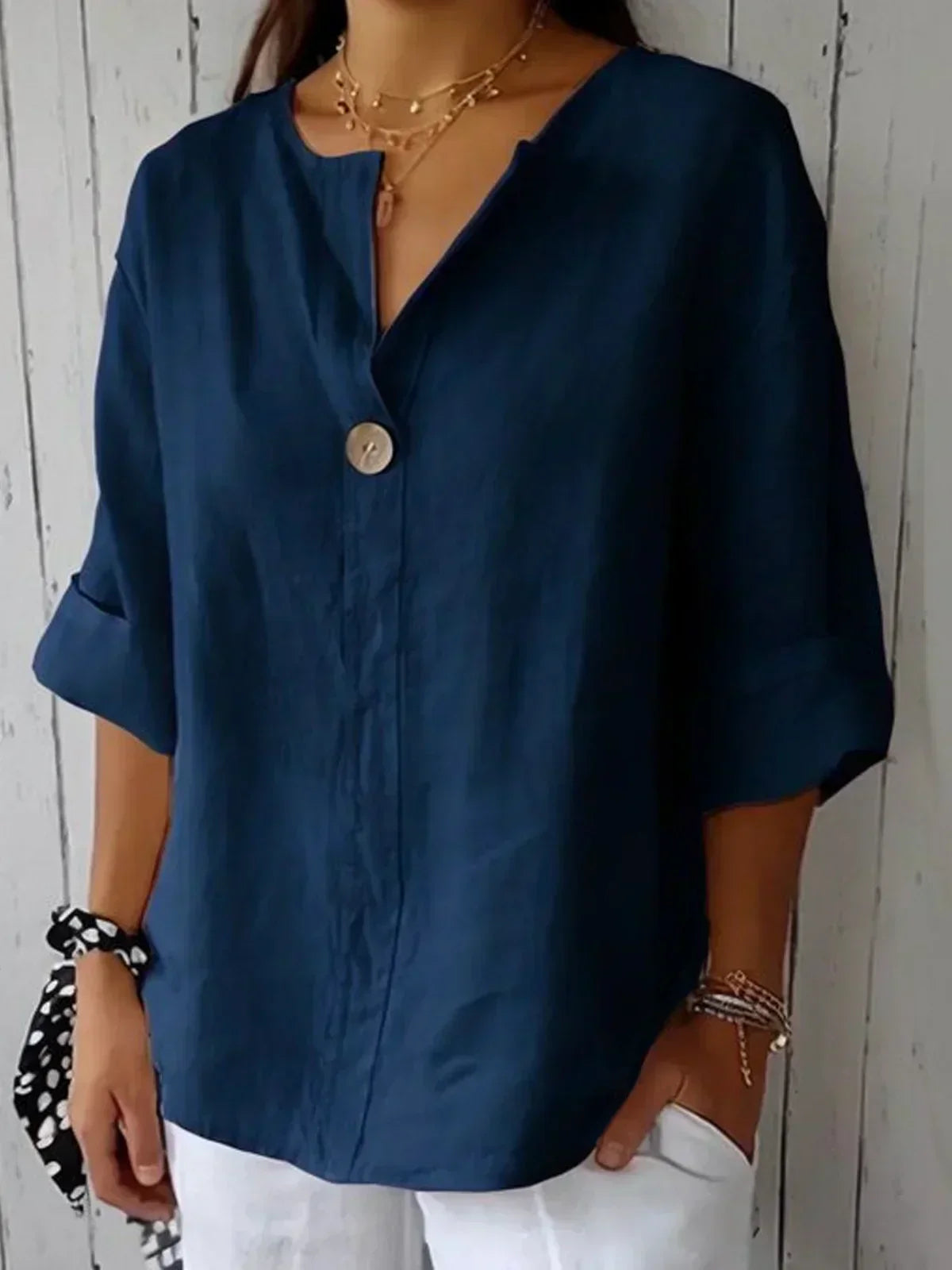 MIRA | Short-sleeve V-neck blouse with relaxed fit