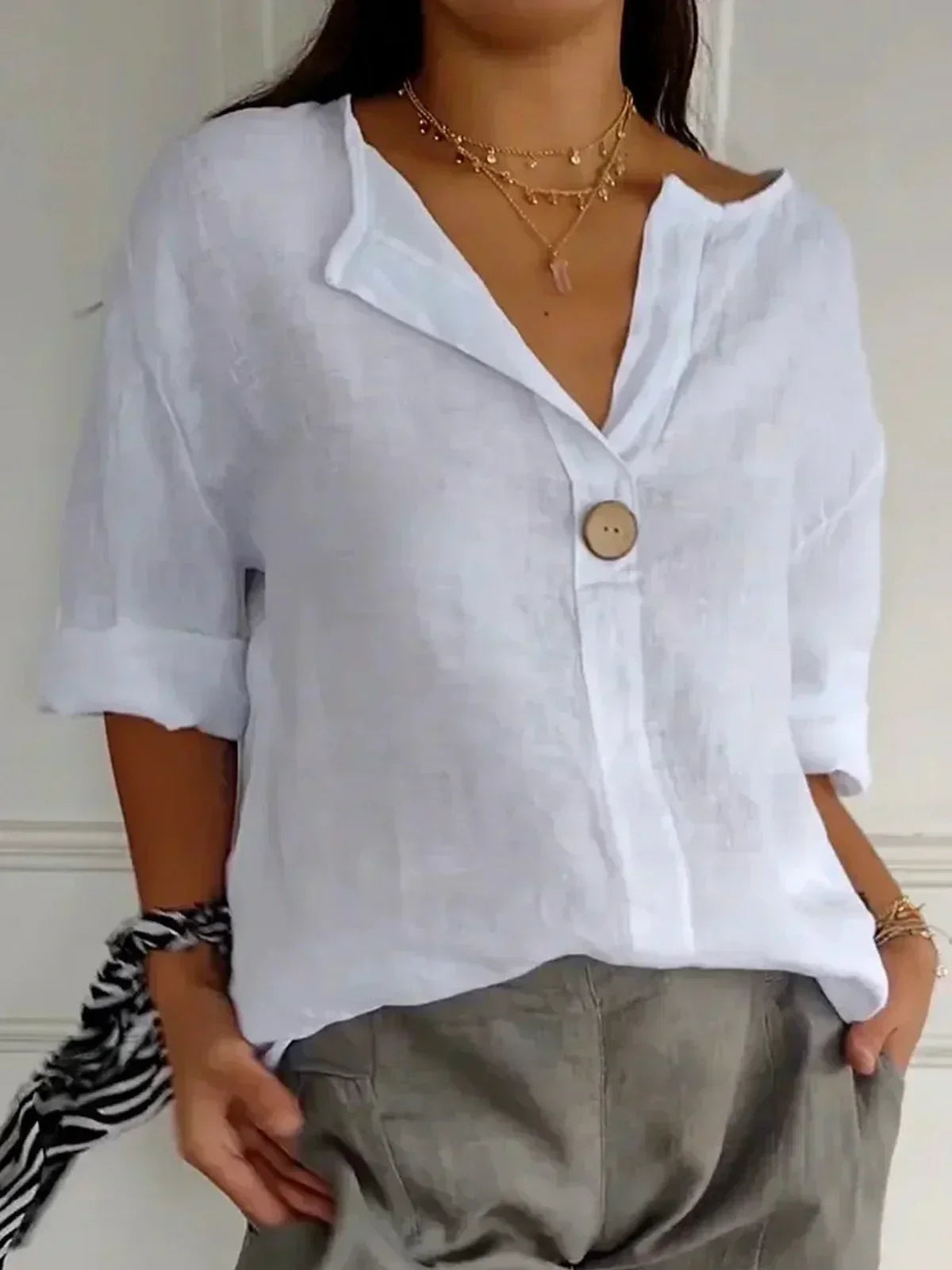 MIRA | Short-sleeve V-neck blouse with relaxed fit