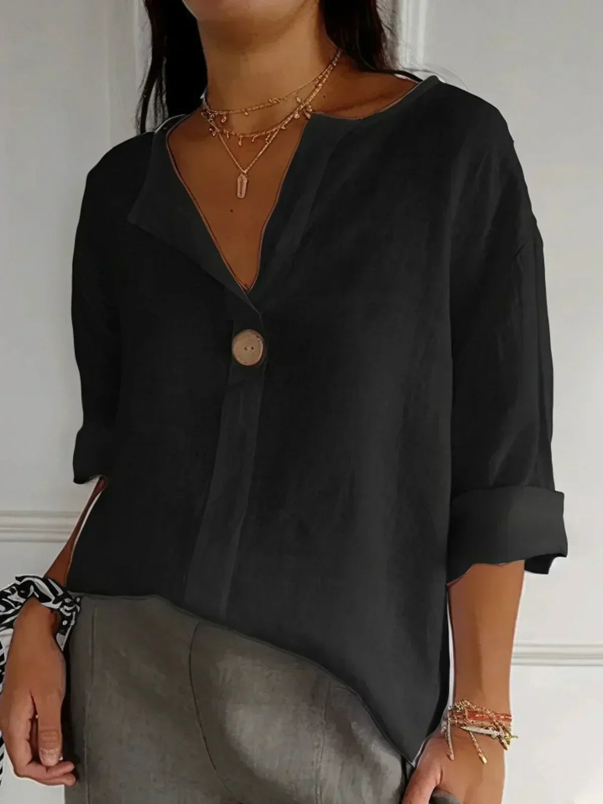 MIRA | Short-sleeve V-neck blouse with relaxed fit