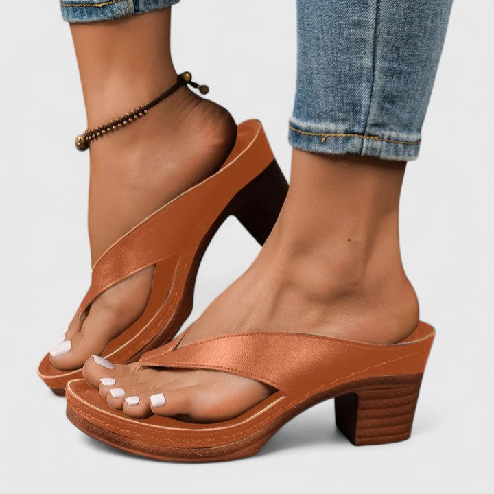 JAZRIELLE | Polished heel with orthopedic support
