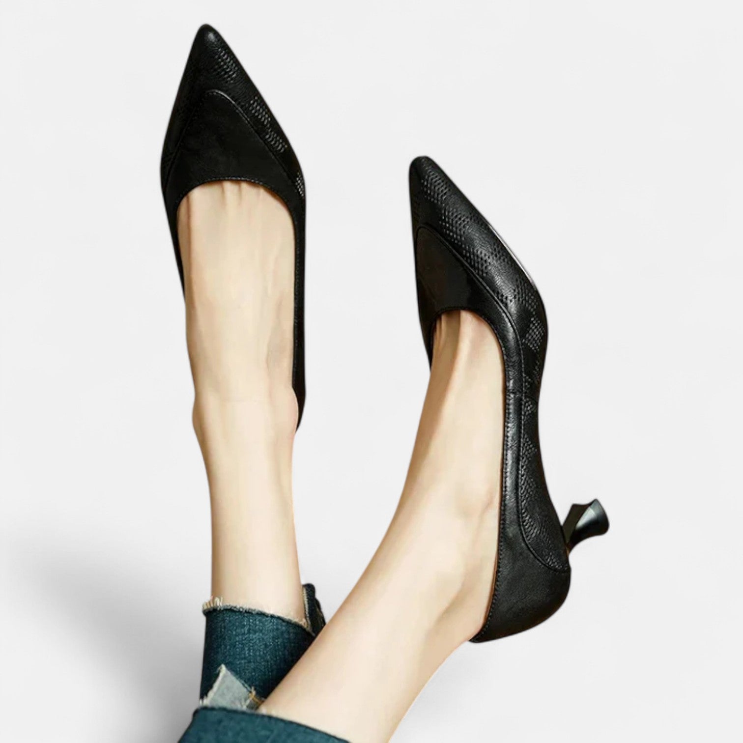 LARA | Pointed-toe kitten heels in genuine leather