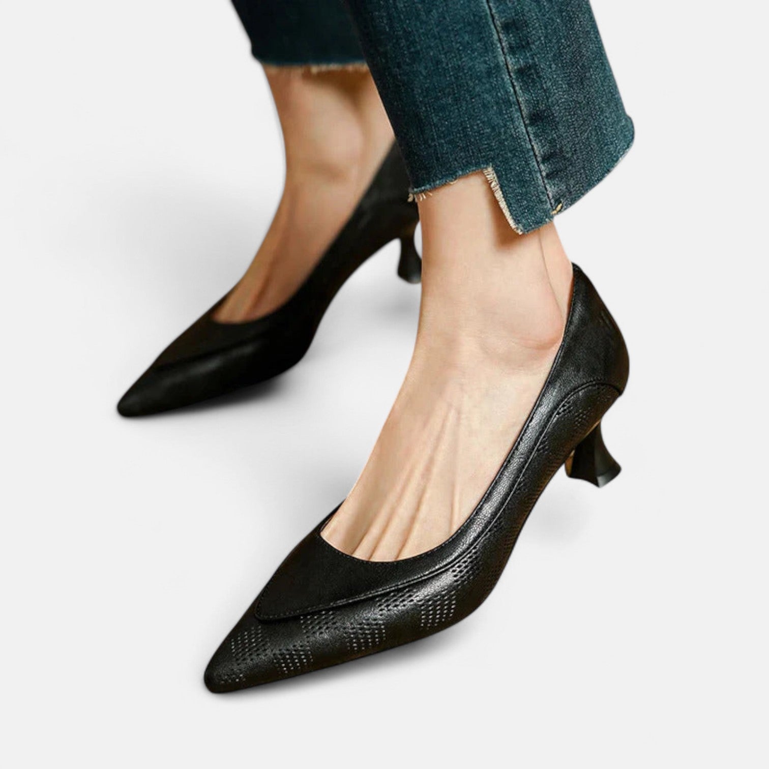 LARA | Pointed-toe kitten heels in genuine leather