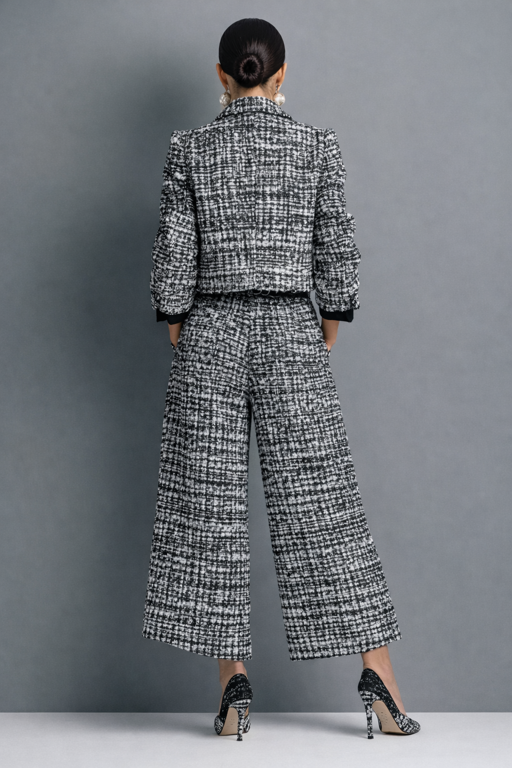 LUCÍA | Long-sleeve structured jacket and wide-leg pants set