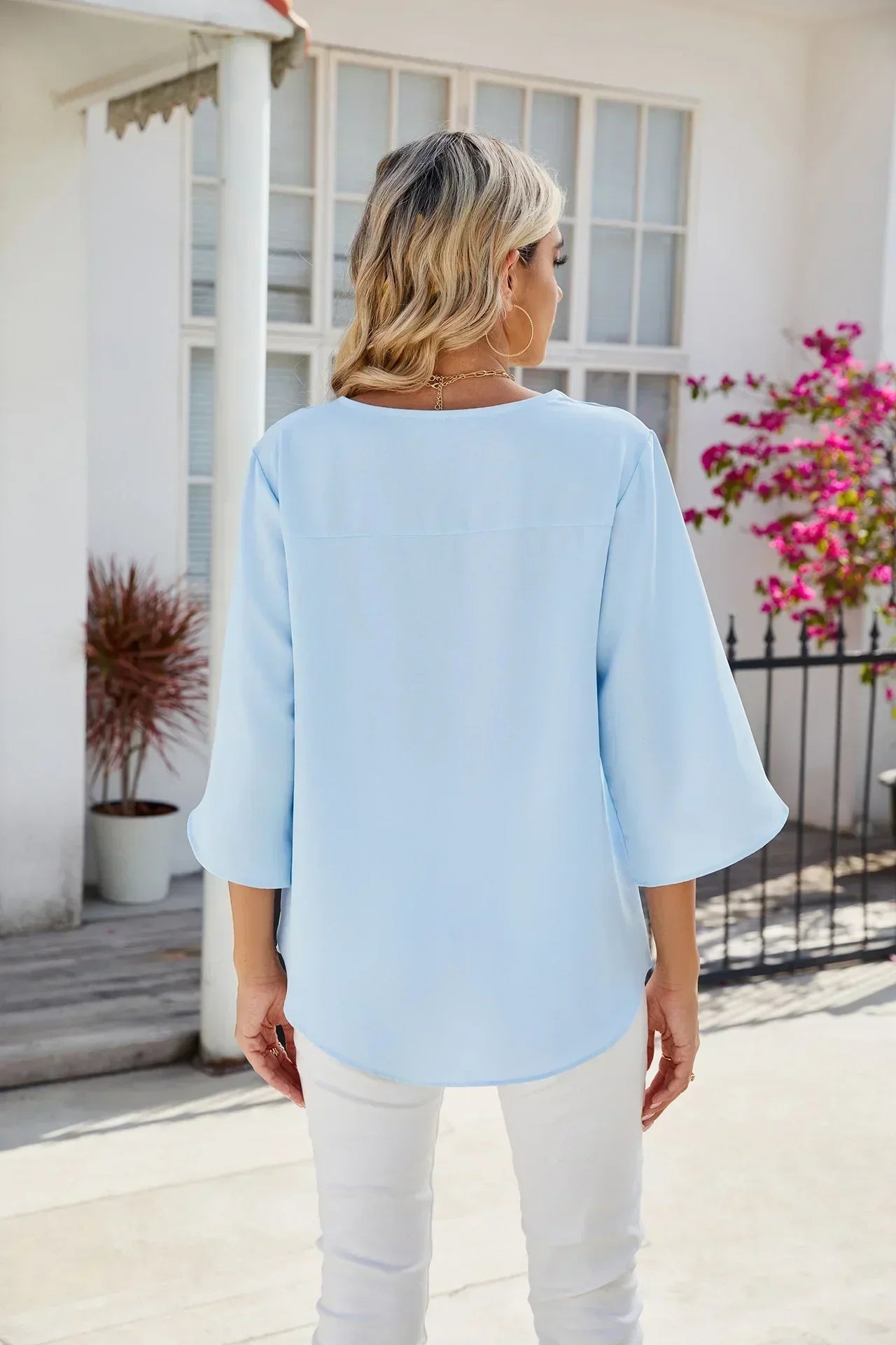 HELEN | Relaxed V-neck blouse in lightweight fabric