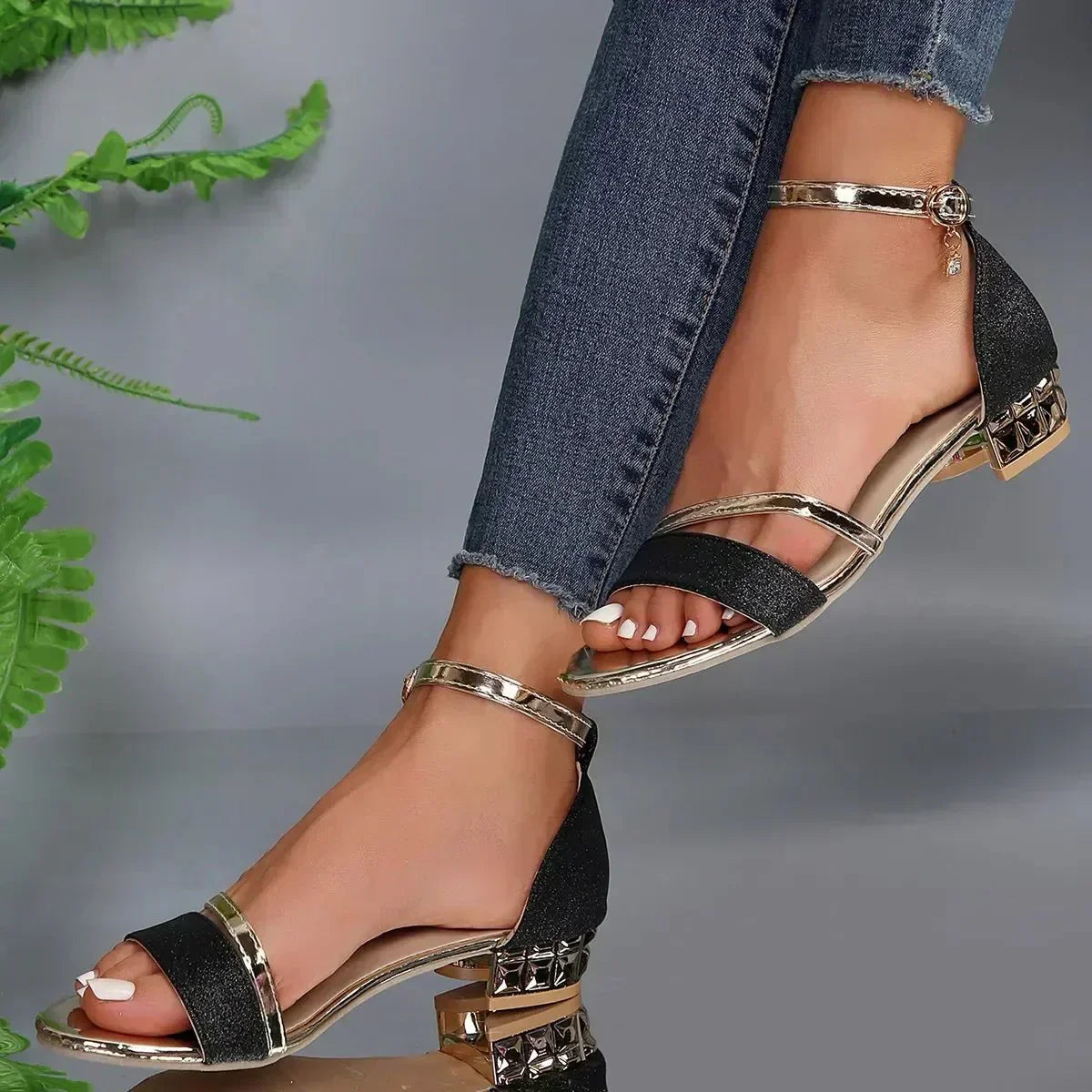 NIKKI | Orthopedic sandal with contoured heel