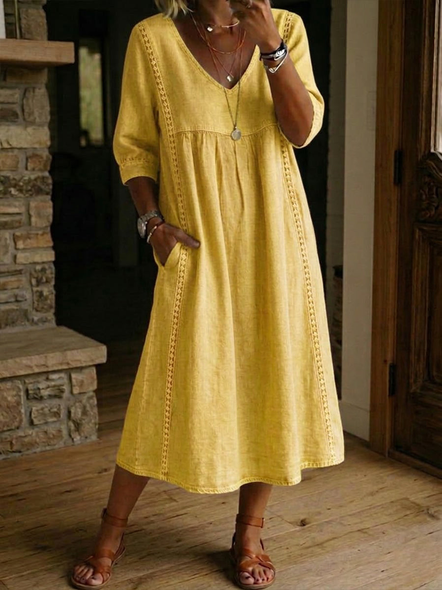 DAISY | Relaxed V-neck dress with lace trim