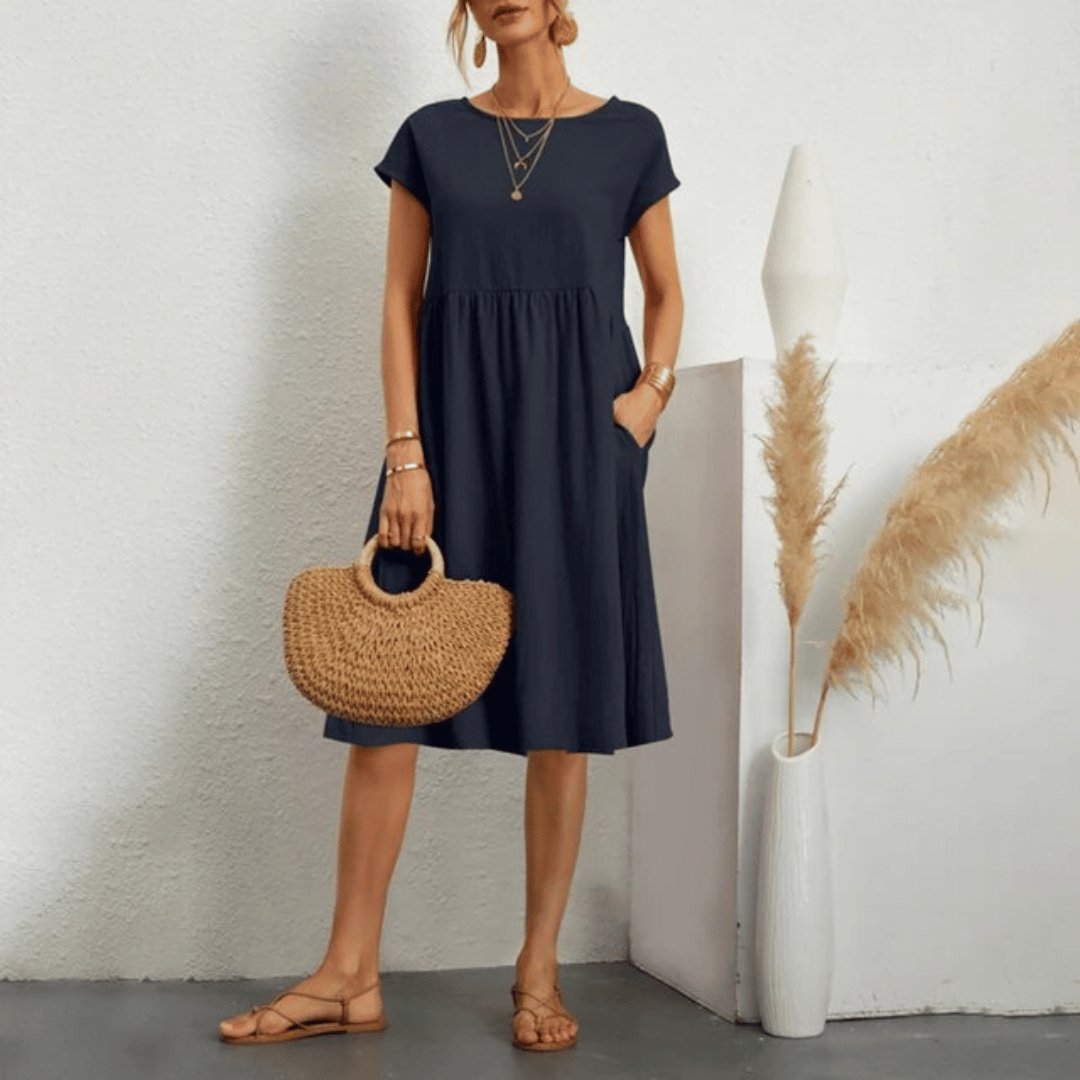 SAVANA | Round-neck midi dress with flattering cut